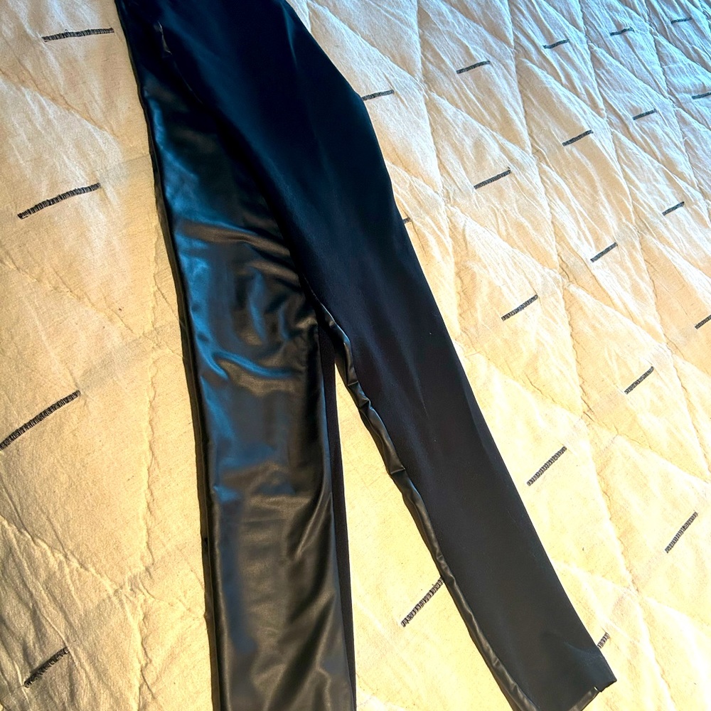 Stela and Dot trendy leggings